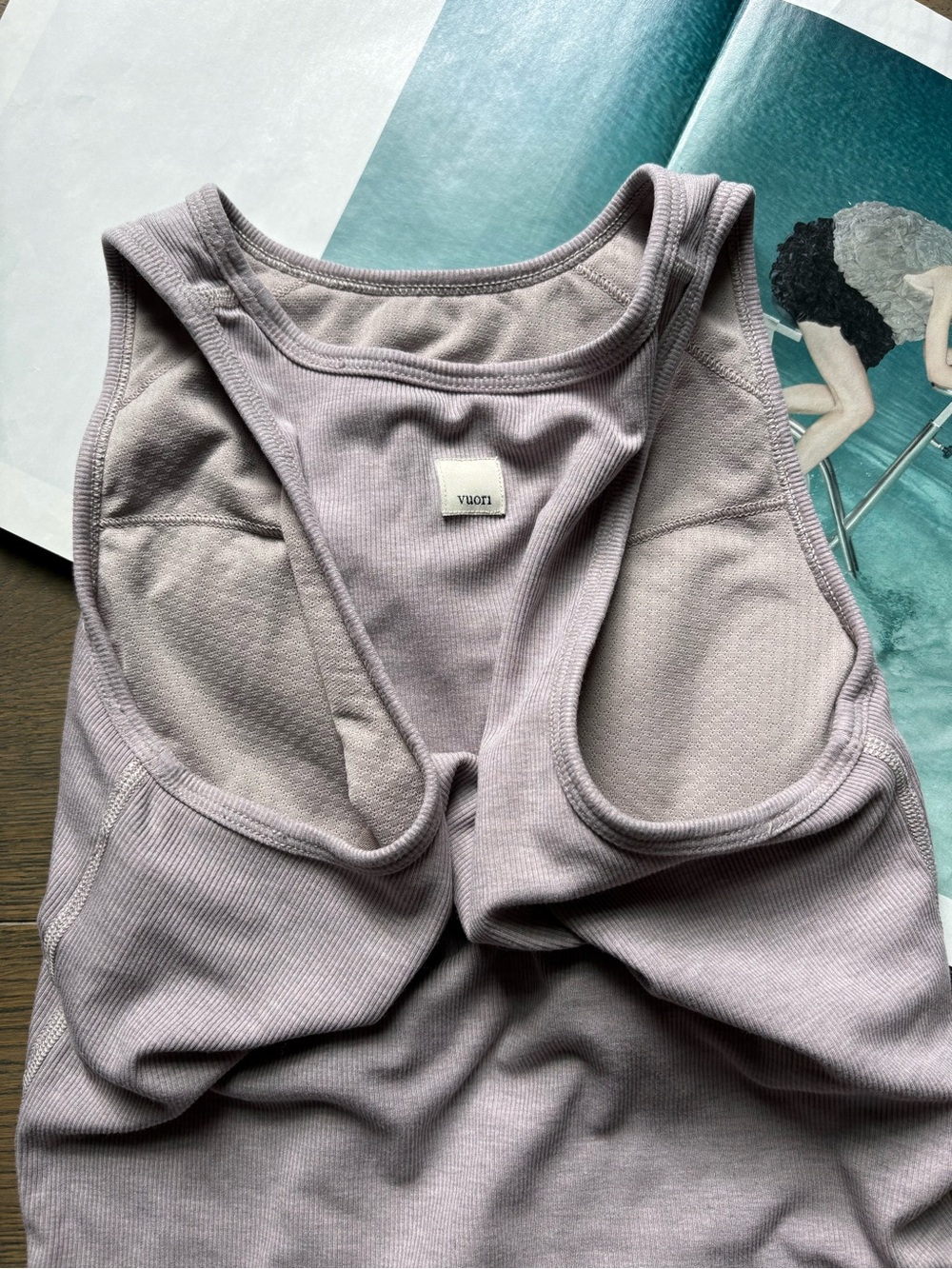 Vuori Pose Plyo Built-In Bra Cropped Tank Top Soft Rib Knit In Chia Size S - Picture 14 of 14